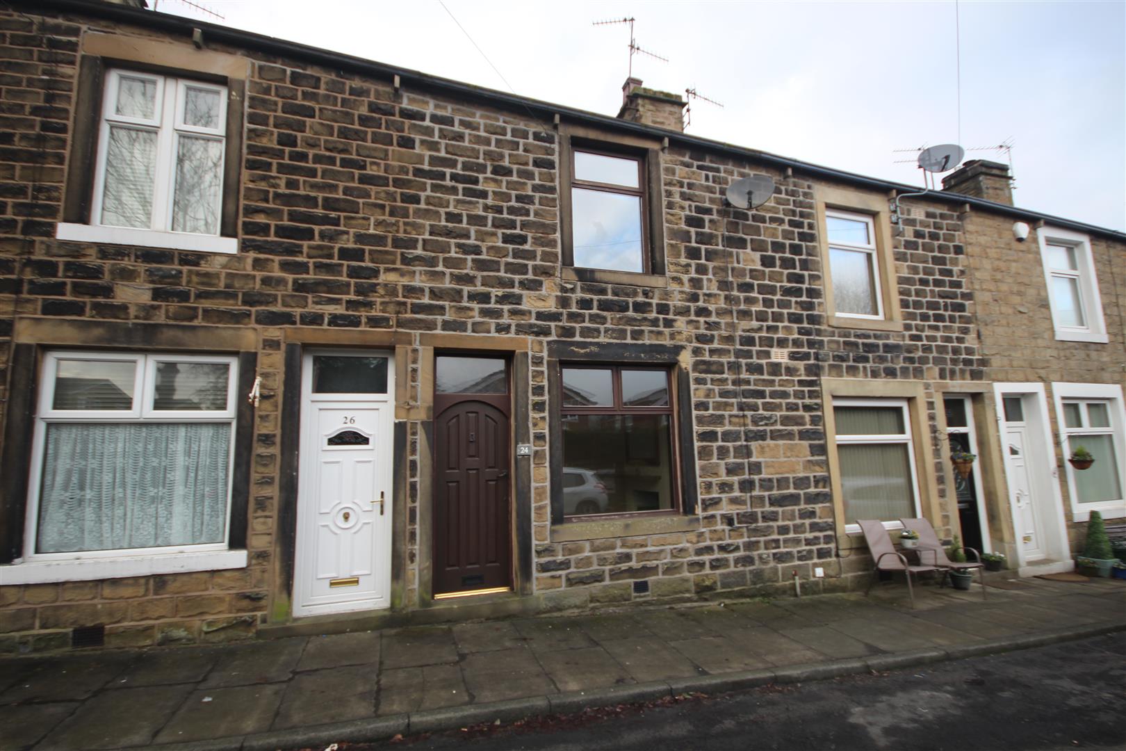 2 bedroom mid terrace house SSTC in Sough - Main Image
